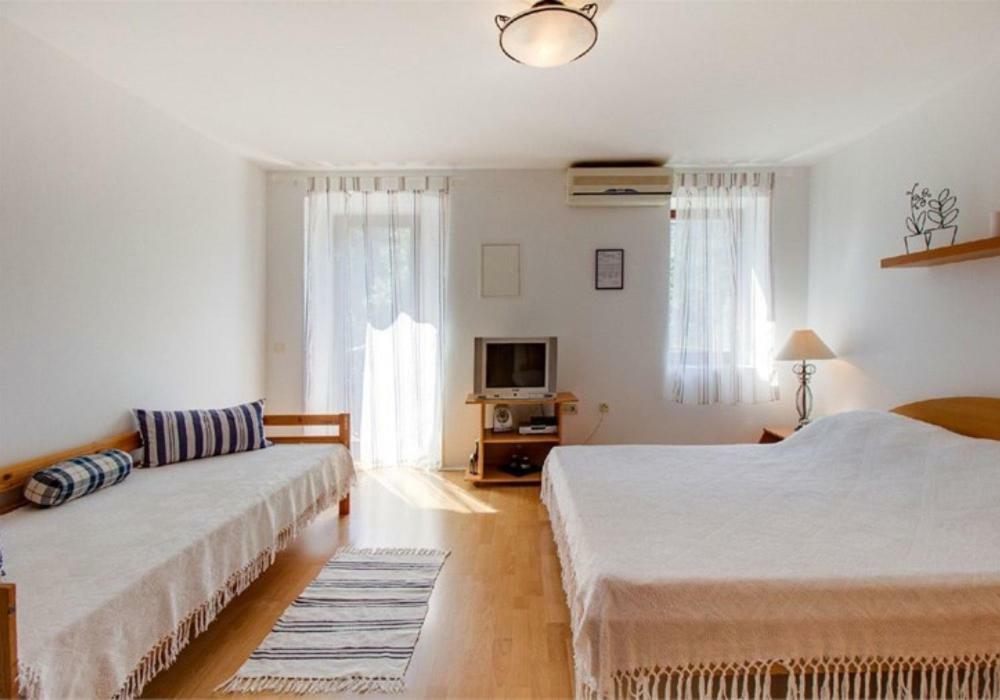 Apartments Jelena Veli Losinj Exterior photo